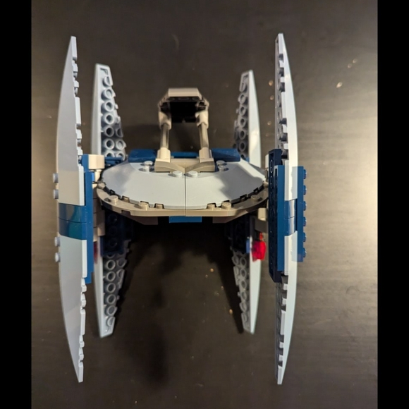 75041 LEGO Star Wars: Vulture Droid - Picture 4 of 13